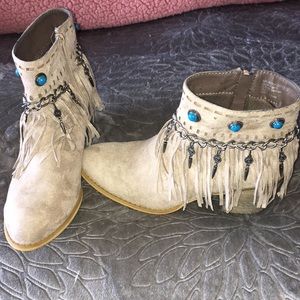 Fringe boots